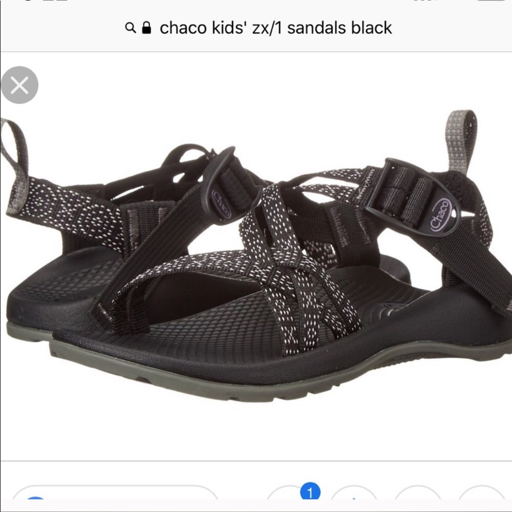 Kids chacos black size 5, fits women’s size 7/7.5